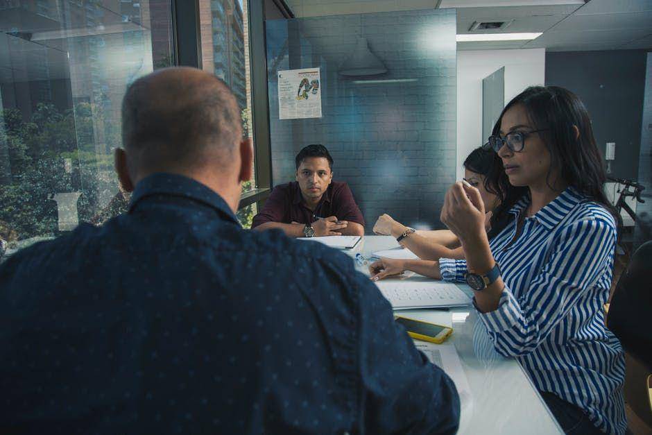 ilustrasi suasana kerja (pexels.com/apunto-group-agencia-de-publicidad-53086916)