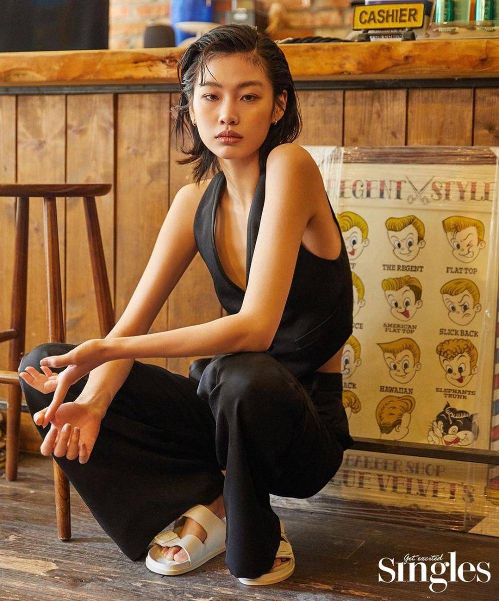 Jung Ho Yeon (instagram.com/hoooooyeony)