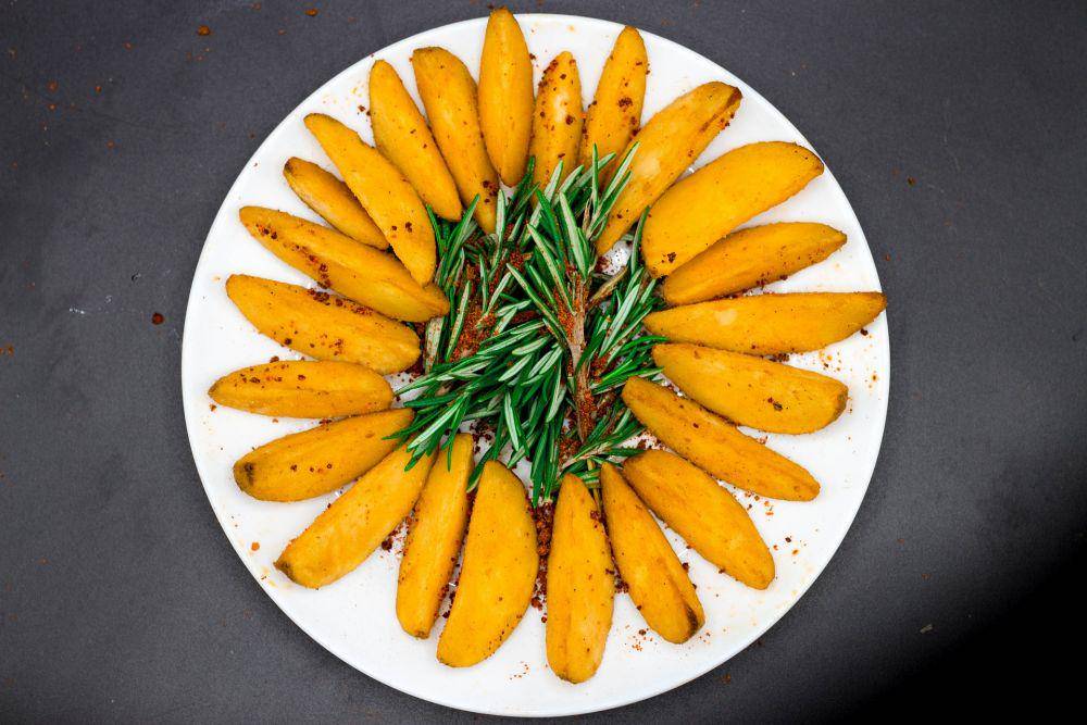 ilustrasi curried potato wedges (pixabay.com/Firas Hassoun)