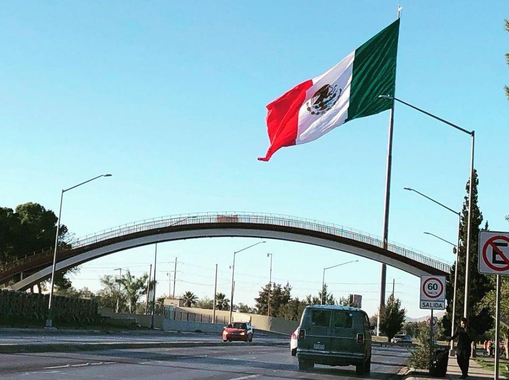 Bendera Meksiko di perbatasan El Paso-Ciudad Juarez. (instagram.com/saulira10)