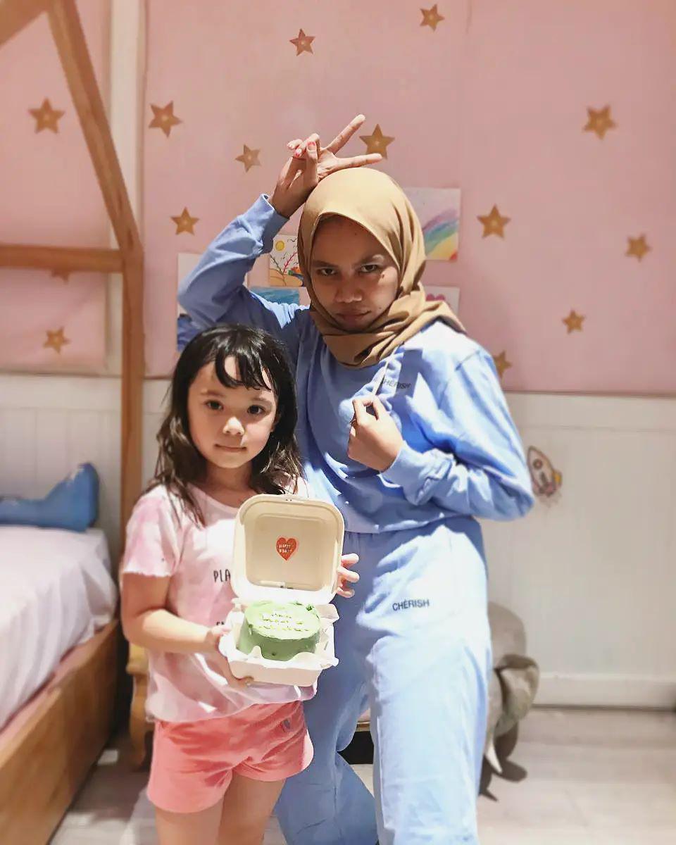 Siti Rukoyah (instagram.com/siti_syalalah)