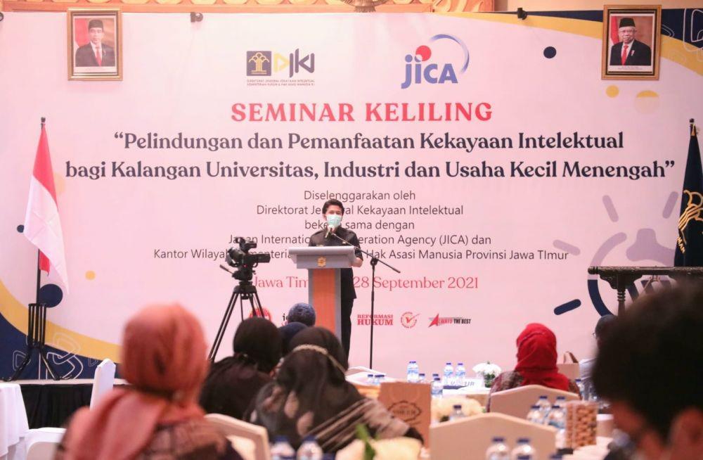 Wagub Jatim, Emil Elestianto Dardak saat seminar keliling sampaikan adanya Klinik Kekayaan Intelektual di 5 Bakowril Jatim. Dok. Humas Pemprov Jatim.