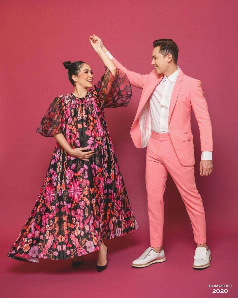 Dress Bumil untuk Maternity Shoot (instagram.com/riomotret)