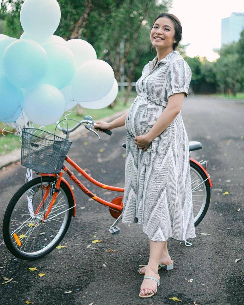 Dress Bumil untuk Maternity Shoot (instagram.com/chealseaoliviaa)