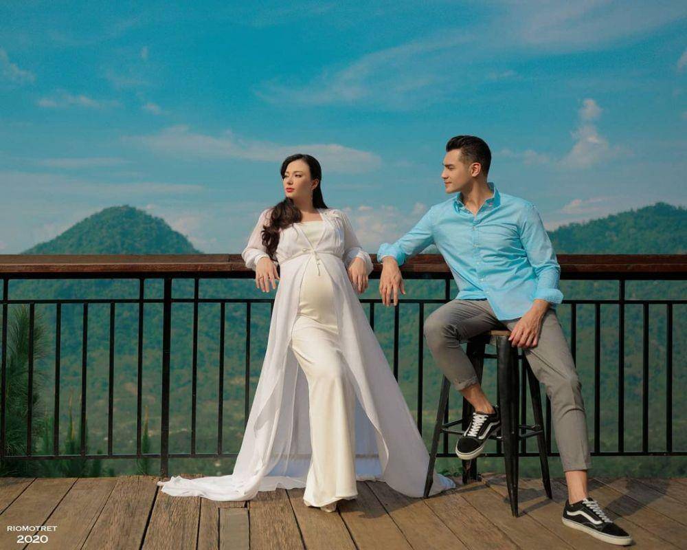Dress Bumil untuk Maternity Shoot (instagram.com/riomotret)