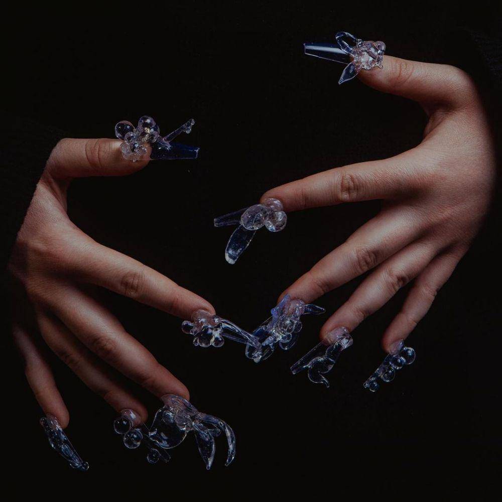 nail art Billie Eilish (instagram.com/billieeilish)