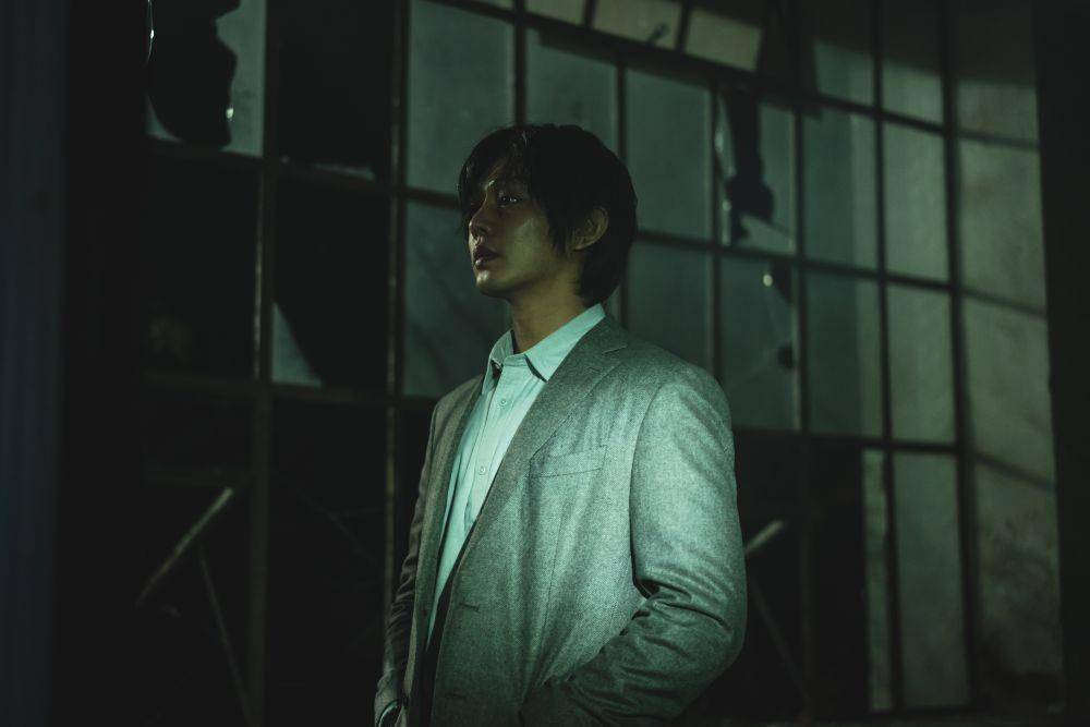 Yoo Ah In di serial Hellbound (biff.kr)