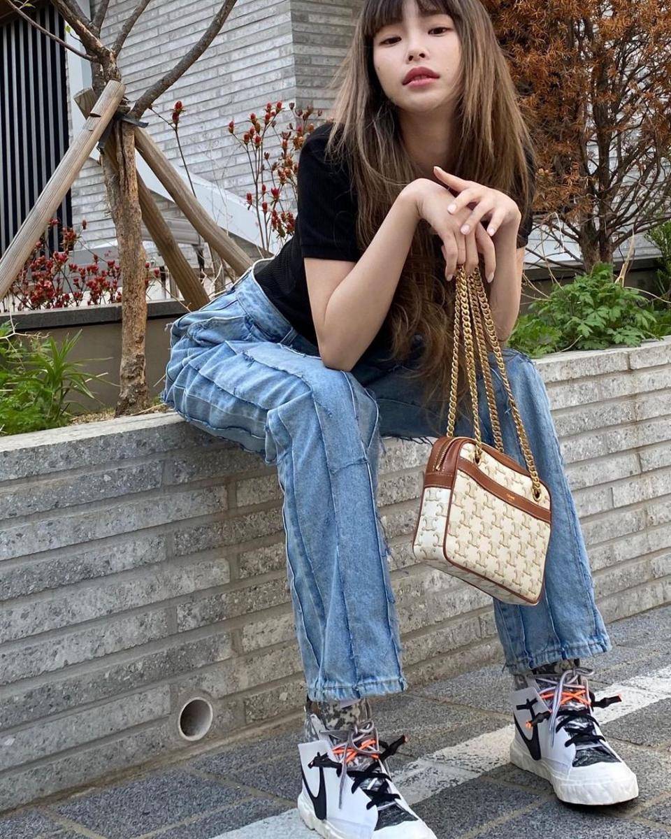 Heize (instagram.com/heizeheize)