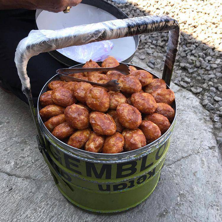Gemblong (instagram.com/ah_ccobuta/)