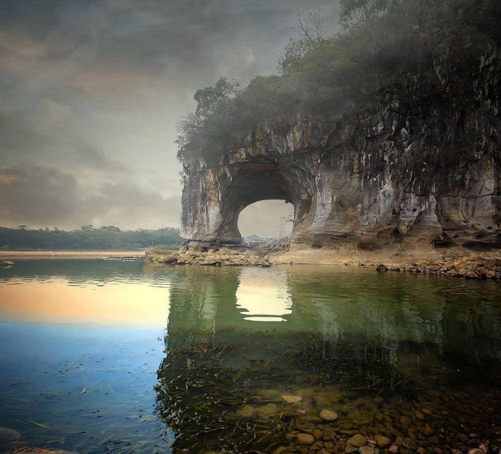 Elephant Trunk Hill (instagram.com/earth_reflect)