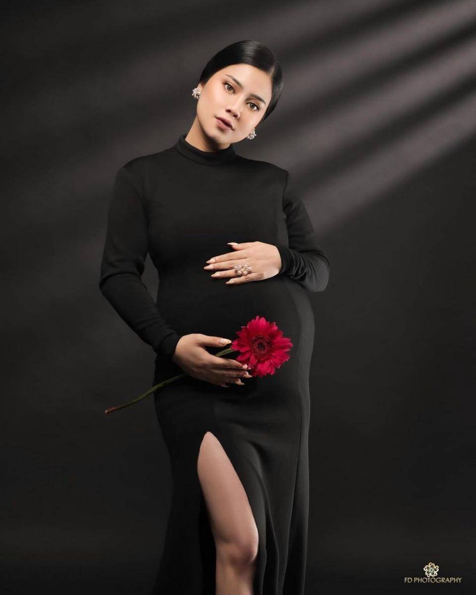 Dress Bumil untuk Maternity Shoot (instagram.com/felicyangelista_)