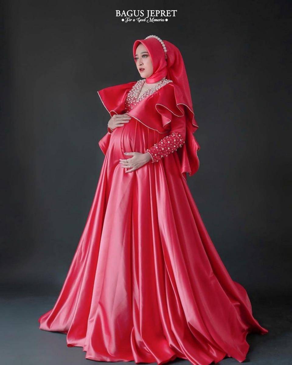 Dress Bumil untuk Maternity Shoot (instagram.com/seviqfebinita)
