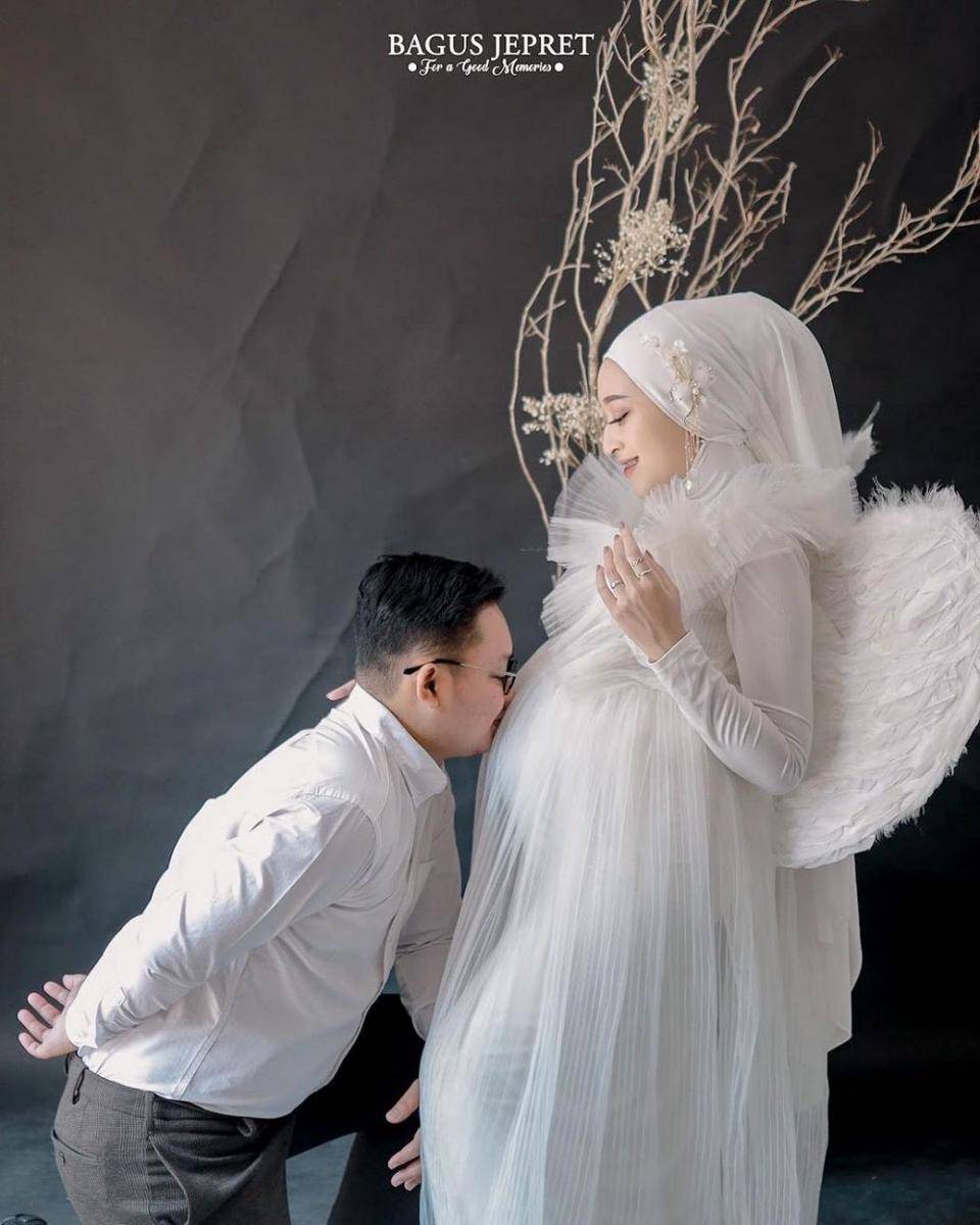 Dress Bumil untuk Maternity Shoot (instagram.com/seviqfenita)