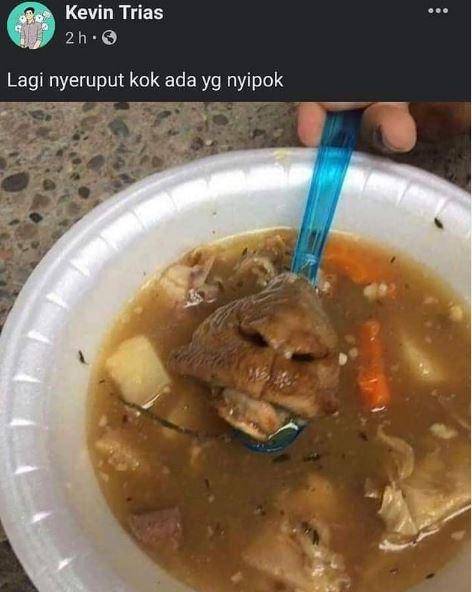 momen apes makan (Instagram.com/wkwkland_real)