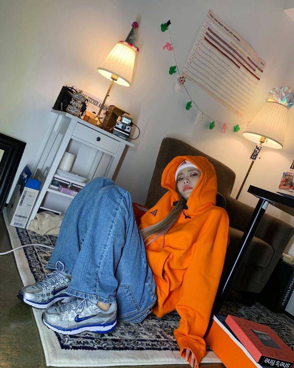 Heize (instagram.com/heizeheize)