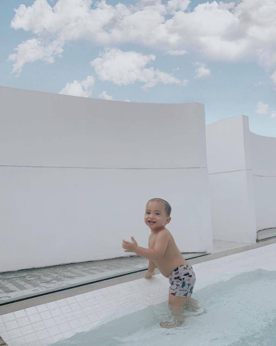 Xabiru berenang (instagram.com/rachelvennya/)