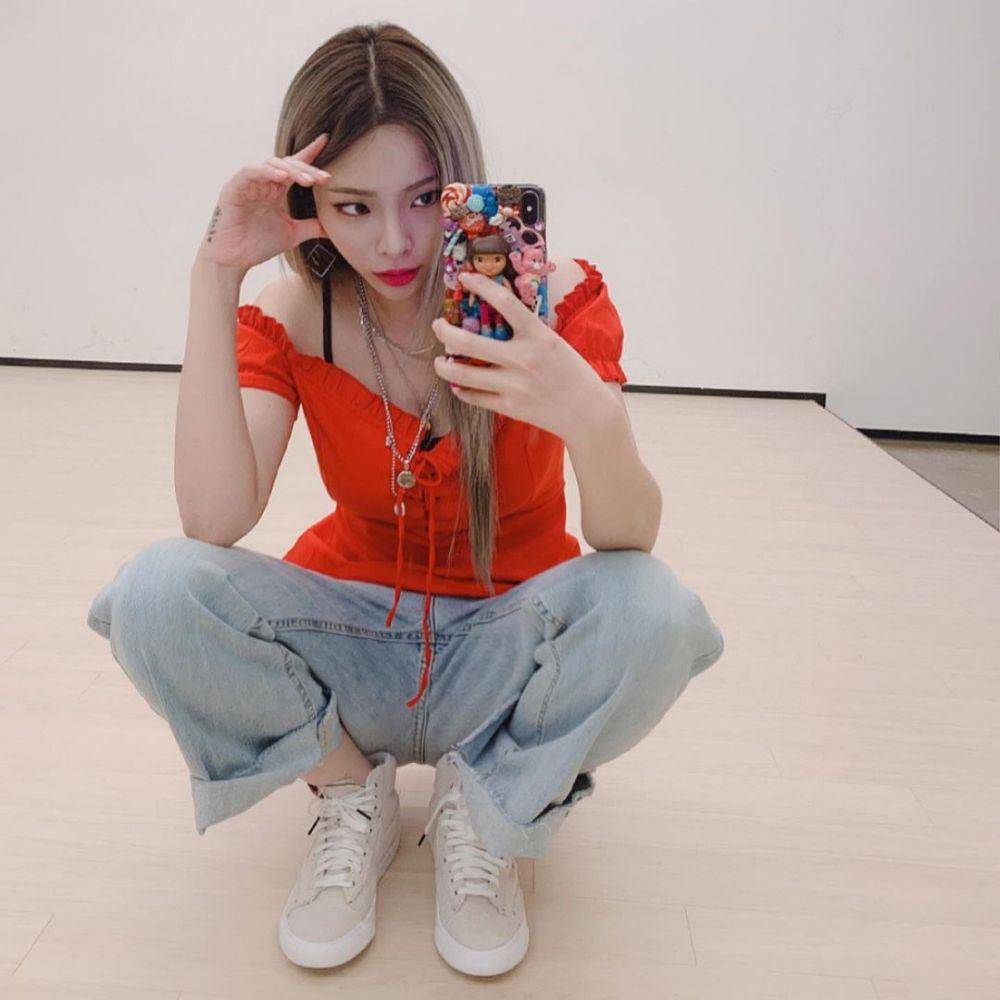 Heize (instagram.com/heizeheize)