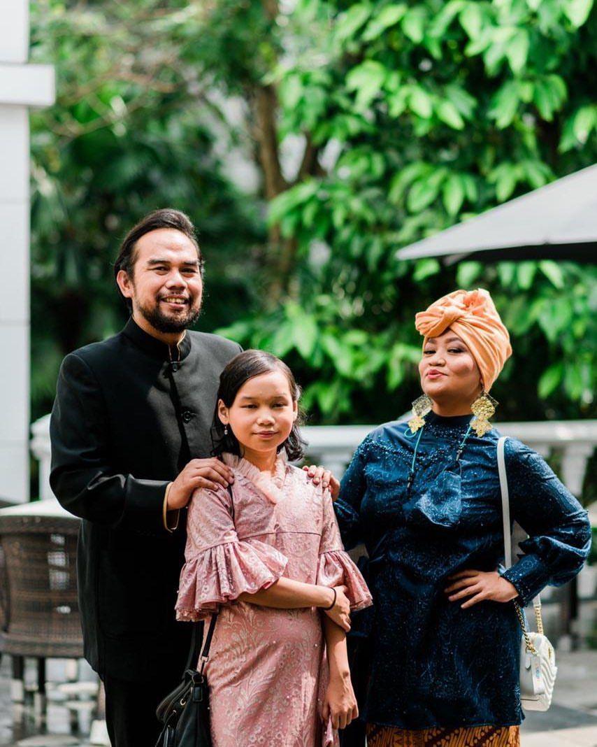 potret keluarga Tike Priatnakusumah (instagram.com/tikeprie)