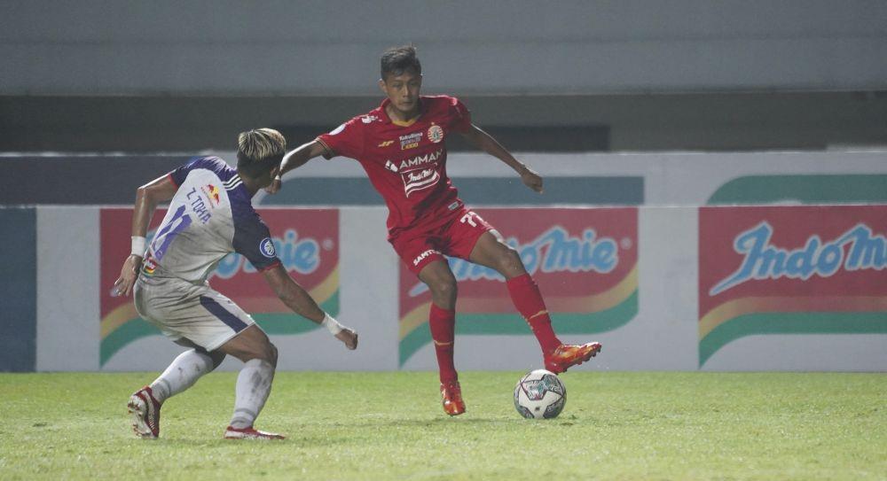 Pemain muda Persija, Donny Tri Pamungkas, melakukan debut sekaligus catatkan sejarah sebagai pemain termuda yang tampil di Liga 1 2021/2022. (Dok. Persija).
