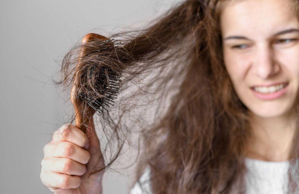 6 Jenis Makanan yang Perlu Dihindari untuk Mencegah Rambut Rontok