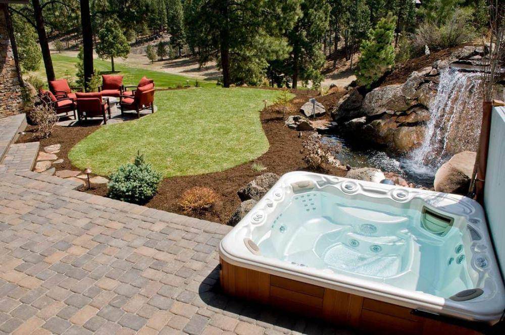 ilustrasi jacuzzi outdoor (homedecorbliss.com)