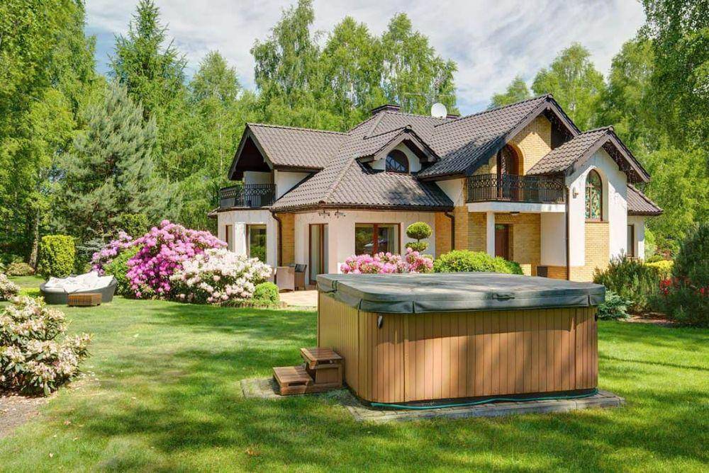 ilustrasi jacuzzi outdoor (homedecorbliss.com)