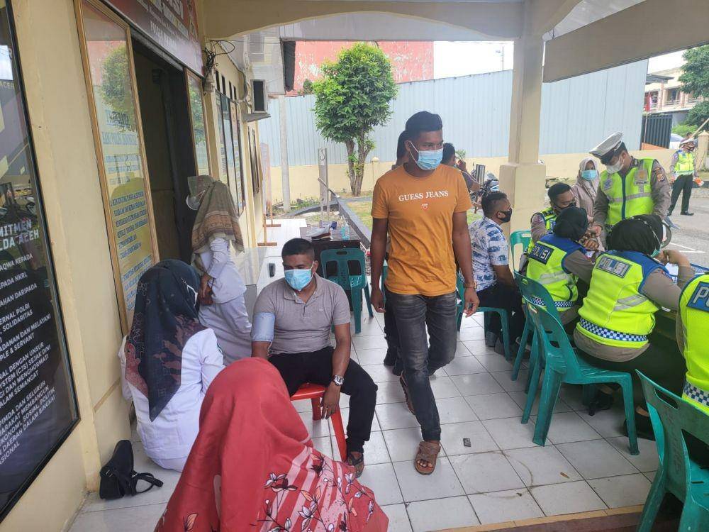 Warga menjalani Program Garansi yang dilaksanakan Sat Lantas Polres Pidie (Dokumentasi Sat Lantas Polres Pidie untuk IDN Times)