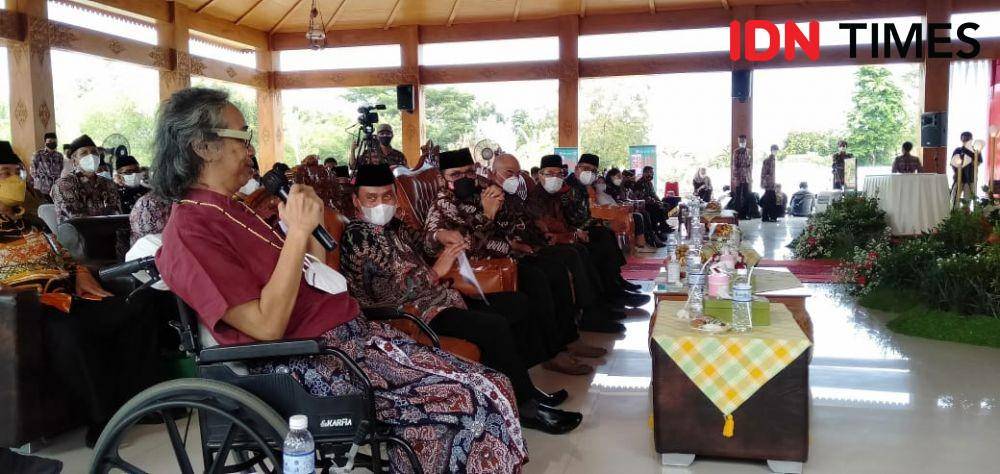Seniman serba bisa Butet Kartaredjasa.(IDN Times/Daruwaskita)