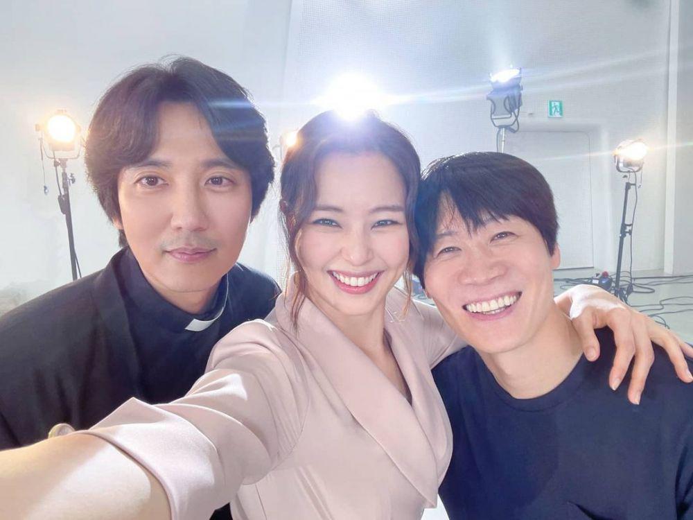 10 Potret Kim Nam Gil dan Jin Seon Kyu Jadi Kameo di One the Woman