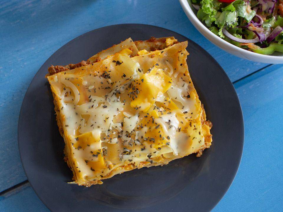 ilustrasi pastitsio mac and cheese (pixabay.com/DonMarciano)