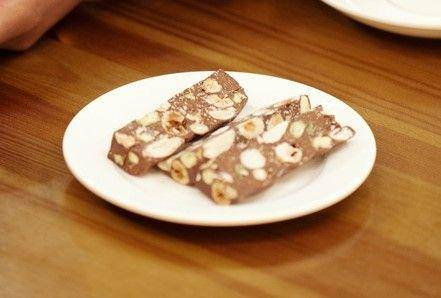ilustrasi almond halva (pexels.com/Jack Sparrow)
