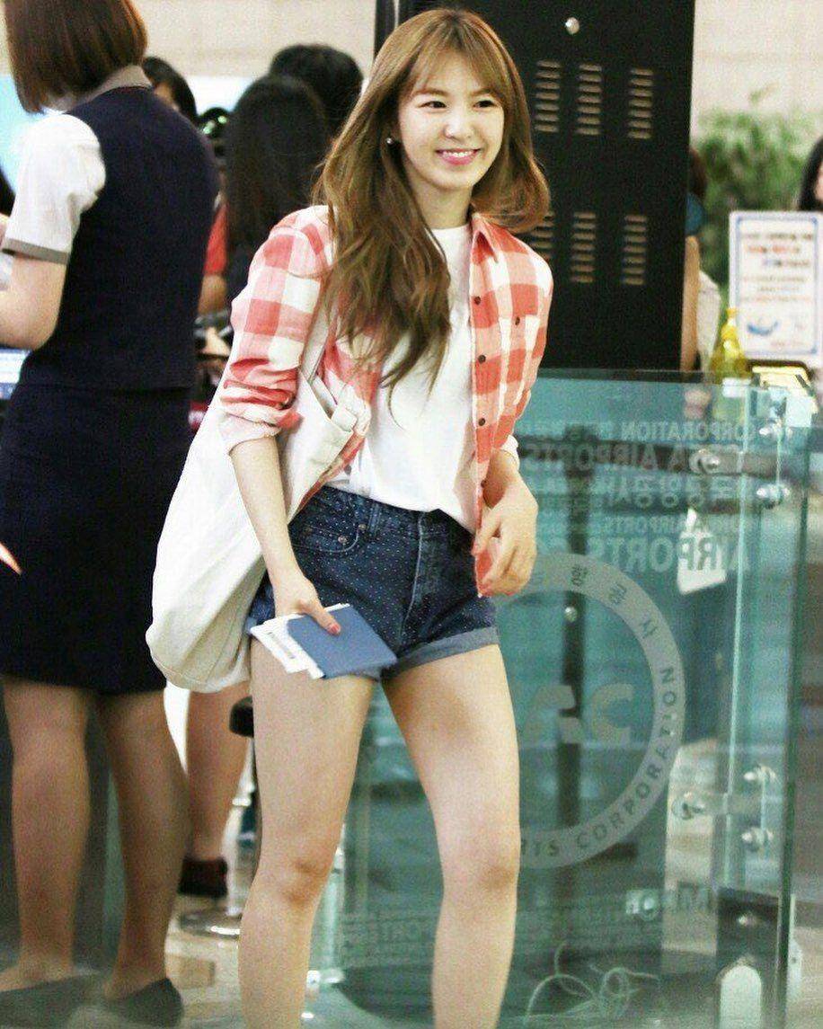 Kemeja ala Wendy Red Velvet (instagram.com/wendy.site)