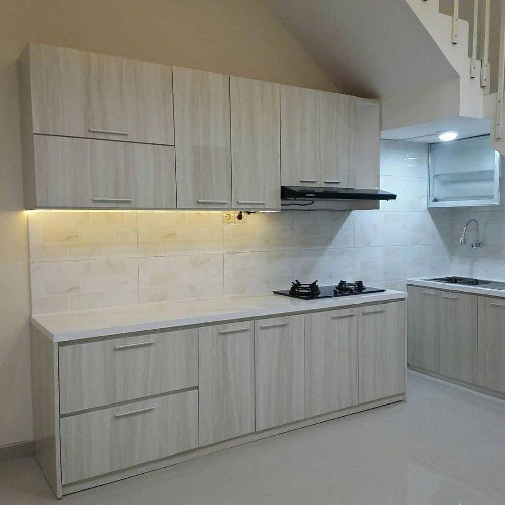 ilustrasi dapur di bawah tangga (instagram.com/qomar_kayfa_interior)