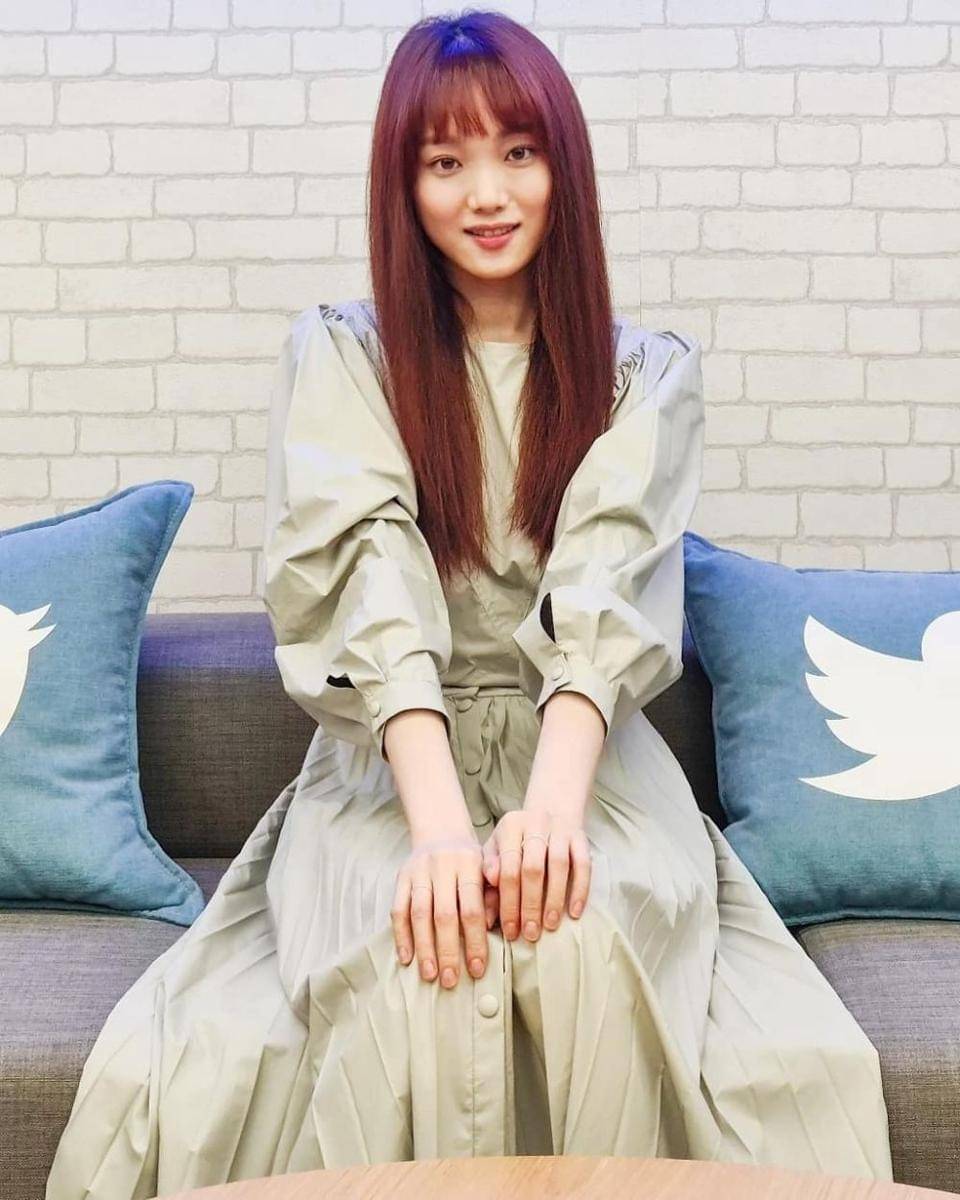 Outfit dress Lee Sung Kyung (instagram.com/sungkyoung__)