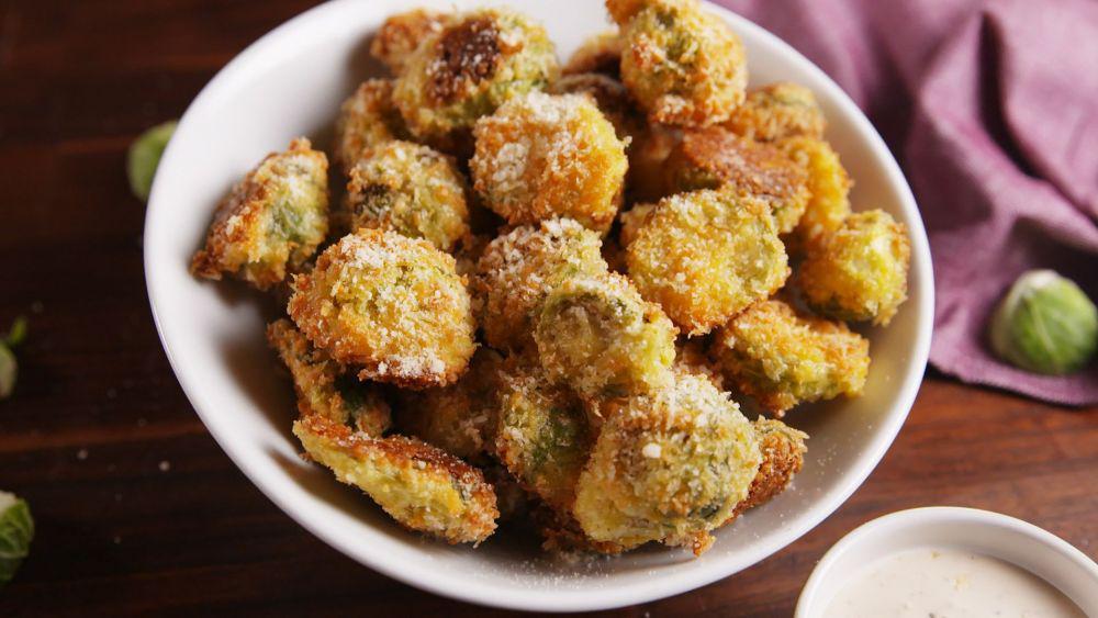 ilustrasi parm crusted brussels sprout (delish.com/Chelsea Lupkin)