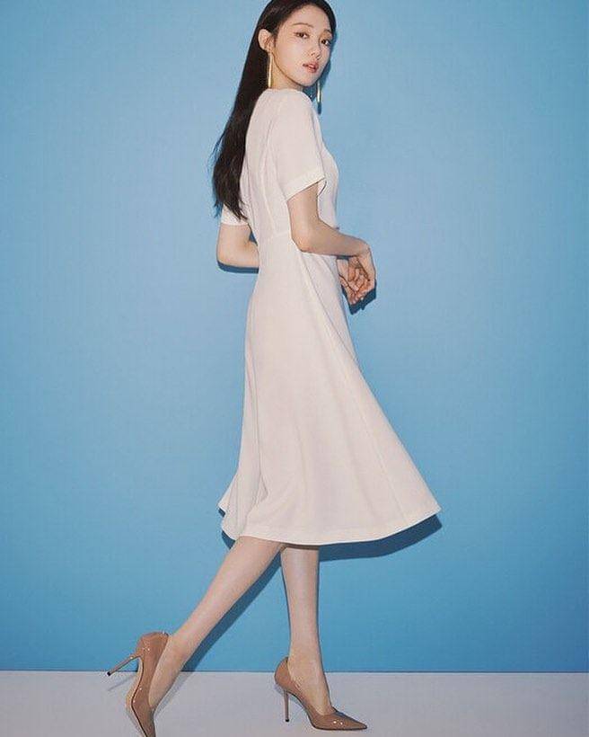 Outfit dress Lee Sung Kyung (instagram.com/sungkyoung__)