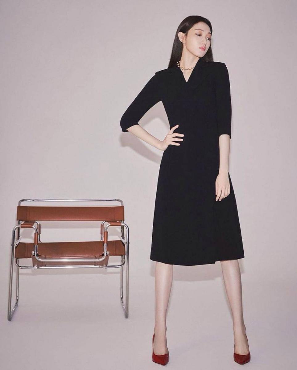 Outfit dress Lee Sung Kyung (instagram.com/sungkyoung__)