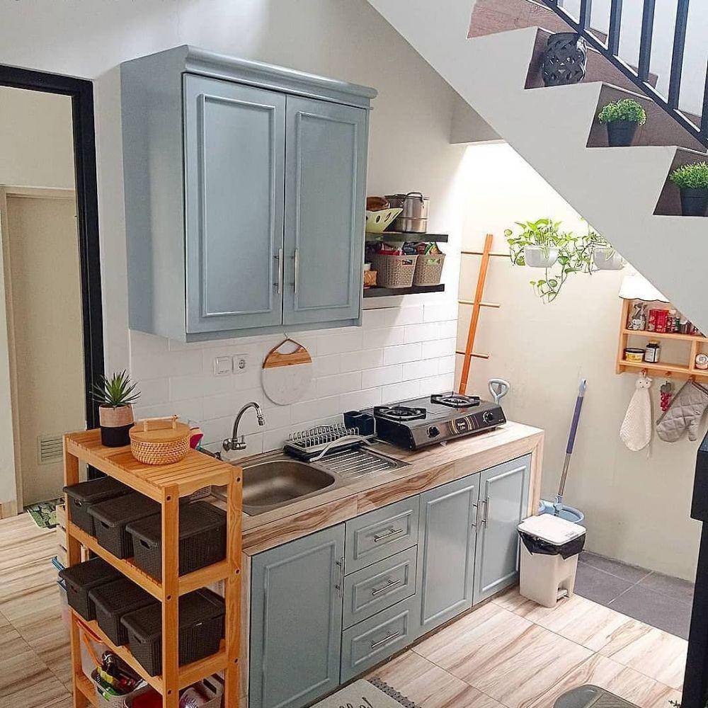 ilustrasi dapur di bawah tangga (instagram.com/inspirasi_dapur_mak)