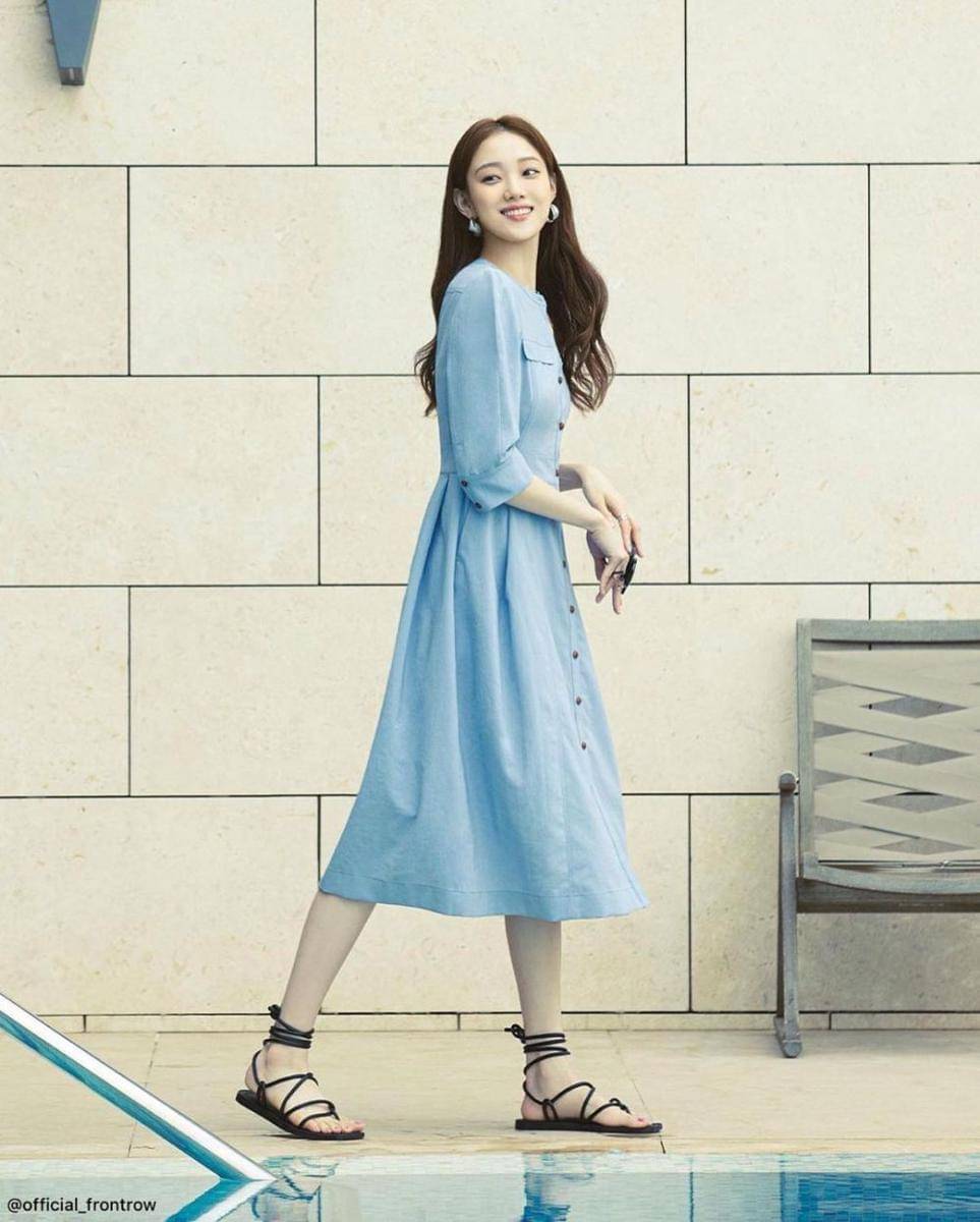 Outfit dress Lee Sung Kyung (instagram.com/sungkyoung__)