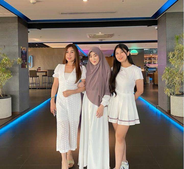 Larissa Chou dan Mama (instagram.com/larissachou)