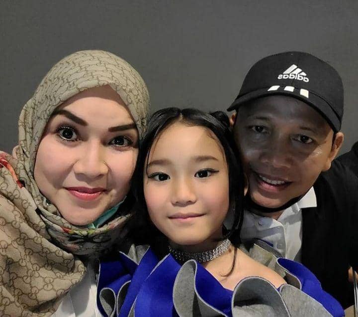 Orang Tua Ayu Ting Ting (instagram.com/mom_ayting92_)