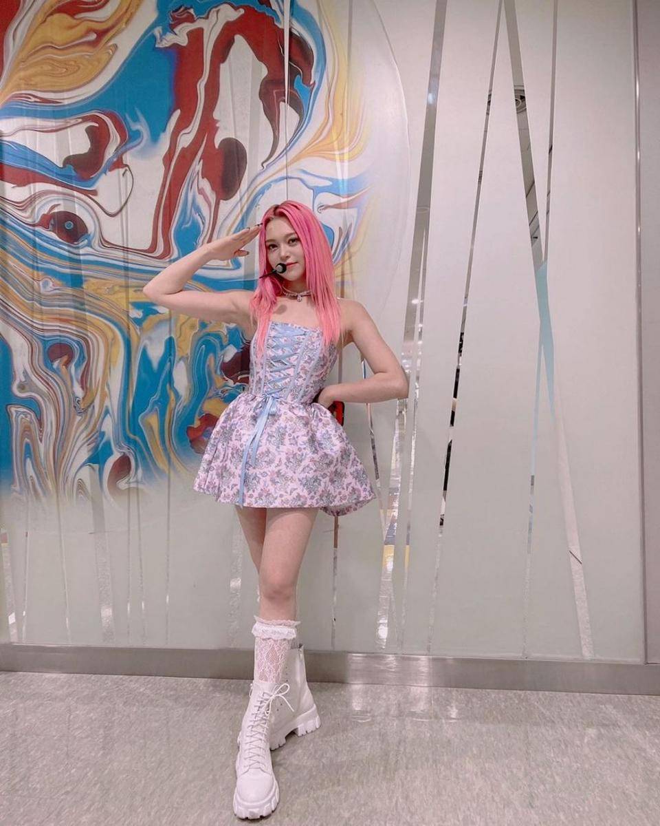 AleXa (instagram.com/alexa_zbofficial)