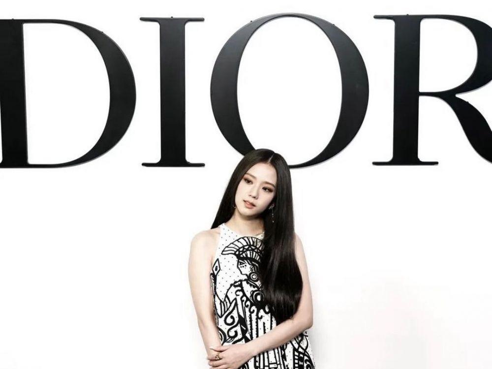 10 Potret Menawan Jisoo BLACKPINK di Acara Paris Fashion Week 2021