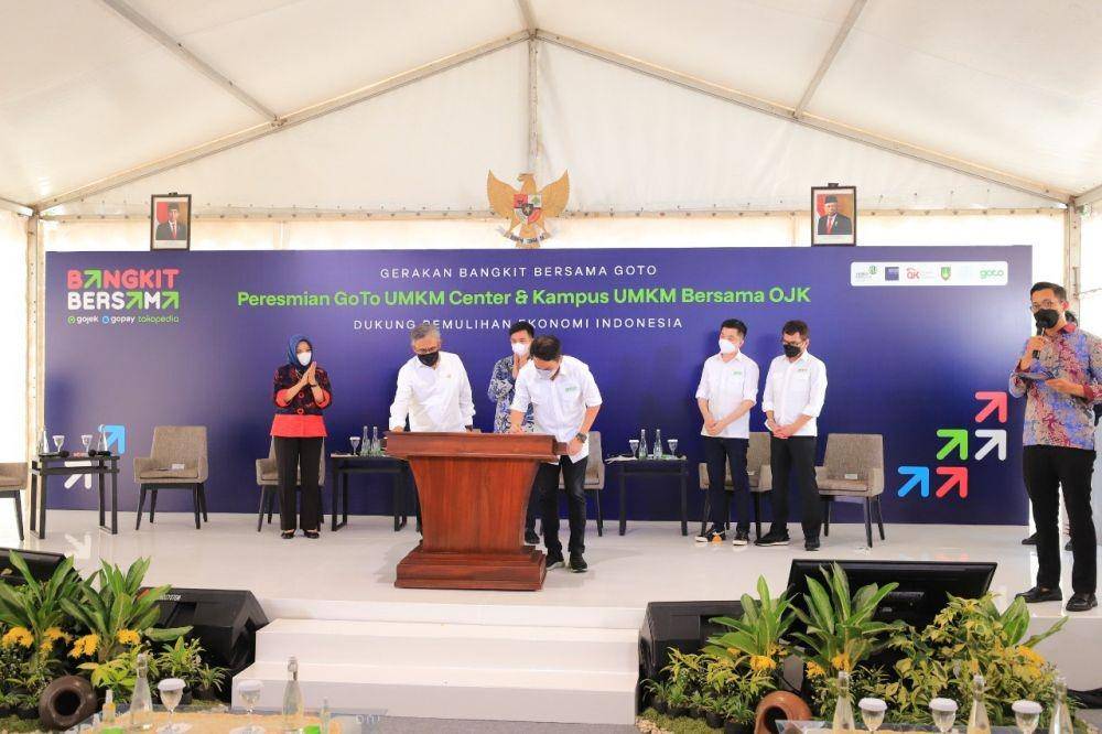 Otoritas Jasa Keuangan bekerja sama dengan GoTo meluncurkan Program Kampus UMKM Bersama di GoTo UMKM Center, Solo Technopark, Surakarta, Kamis, (30/9/2021). (Dok. OJK)