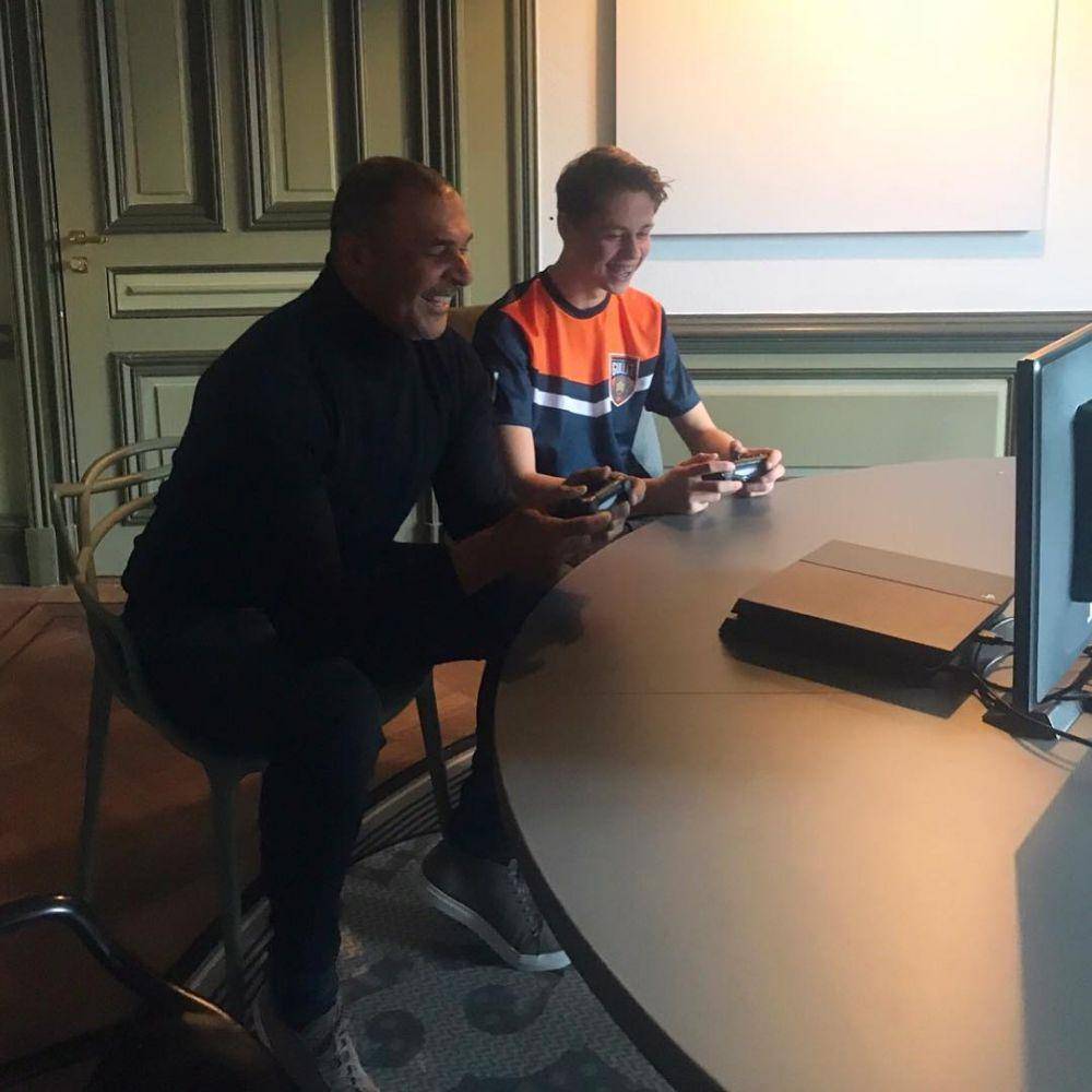 Ruud Gullit dan atlet tim esportsnya (instagram.com/theteamgullit)