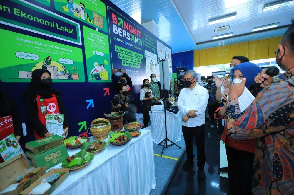 Otoritas Jasa Keuangan bekerja sama dengan GoTo meluncurkan Program Kampus UMKM Bersama di GoTo UMKM Center, Solo Technopark, Surakarta, Kamis, (30/9/2021). (Dok. OJK)