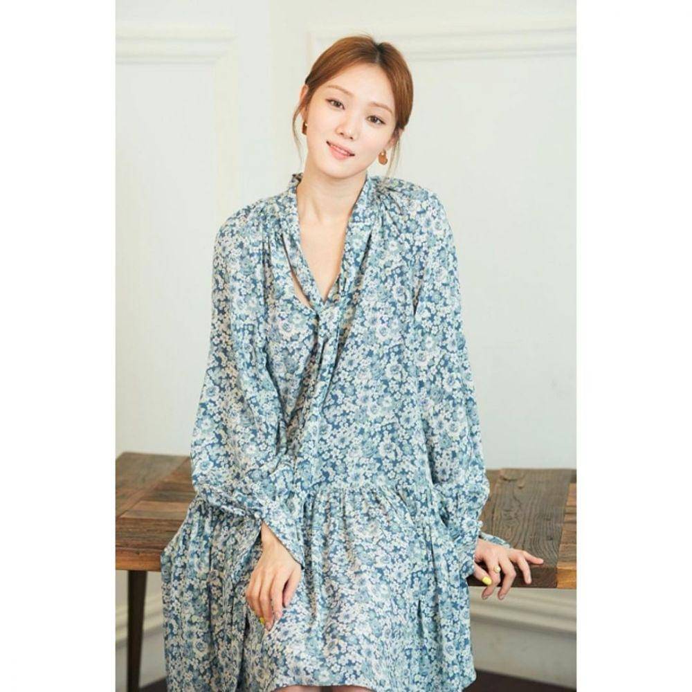 Outfit dress Lee Sung Kyung (instagram.com/sungkyoung__)