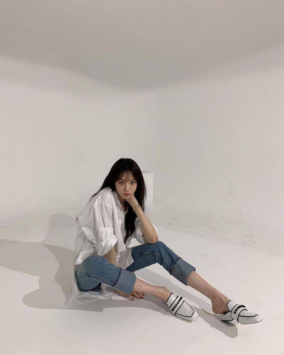 Celana jeans ala Sung Kyung  (instagram.com/heybiblee)