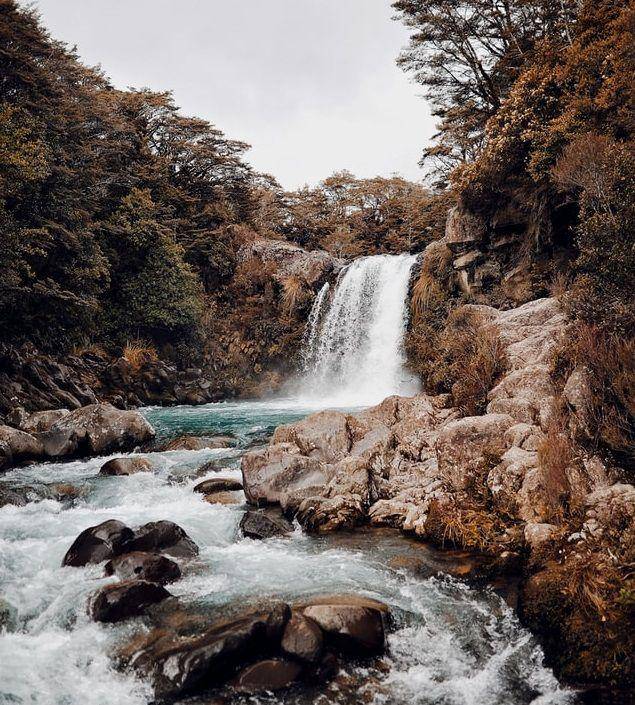Air Terjun Huka di Sungai Waikato (unsplash.com/Aachal)