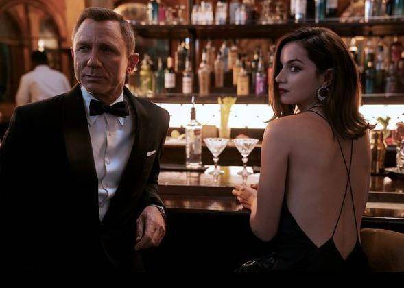 cuplikan Daniel Craig dan Ana de Armas di No Time to Die (instagram.com/007)